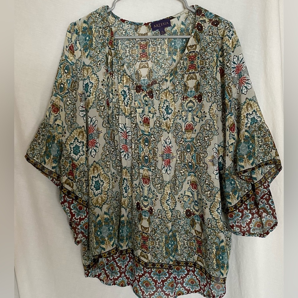Beautiful Lightweight Semi Sheer Summer Top by Artesian. XL